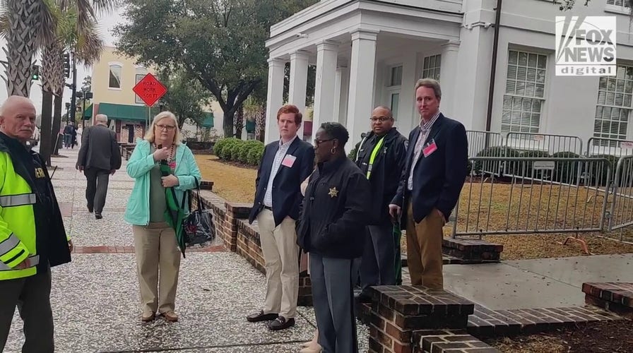 Alex Murdaugh's family leaves court for lunch