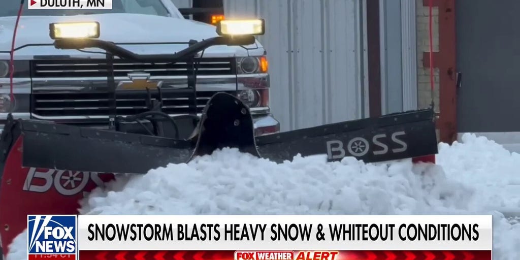 Heavy snow, whiteout conditions rock Midwest