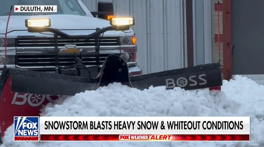 Heavy snow, whiteout conditions rock Midwest