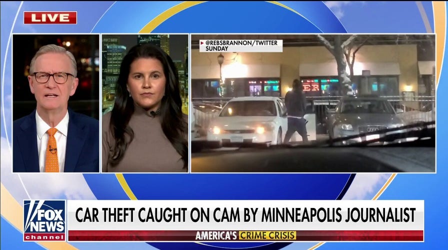 Journalist captures video of armed criminals breaking into car