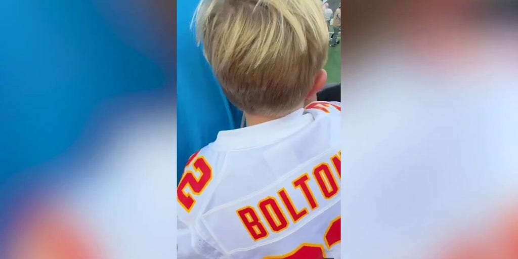Chiefs lineman catches young fan after falling over barrier at Panthers' stadium