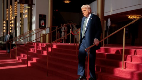 WATCH LIVE: Trump attends ‘Les Misérables’ premiere at Kennedy Center - Fox News