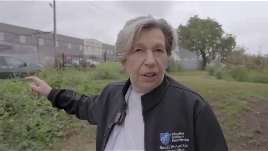 Randi Weingarten blasts ICE in front of Delaney Hall compound
