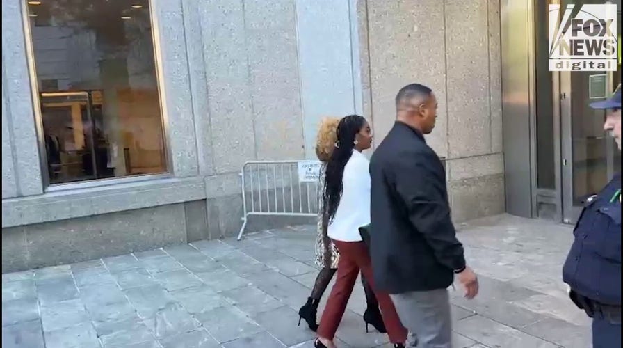 Sean 'Diddy' Combs' mother walks into Manhattan Federal Court for the rapper's status conference