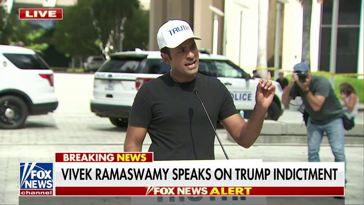 Vivek Ramaswamy vows to pardon Trump if elected president 