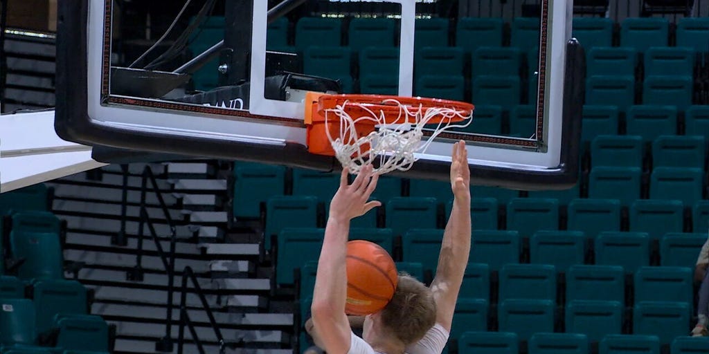 Fedor Žugić throws FULL COURT baseline pass to Josh Dix for slam dunk, sealing Creighton win over Rutgers
