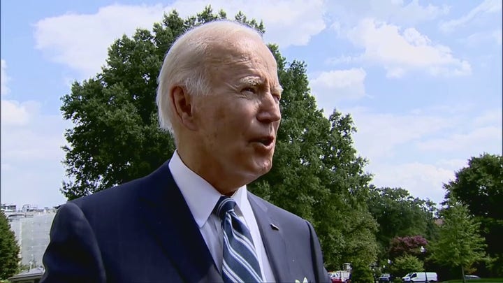 Biden defends taking home classified documents
