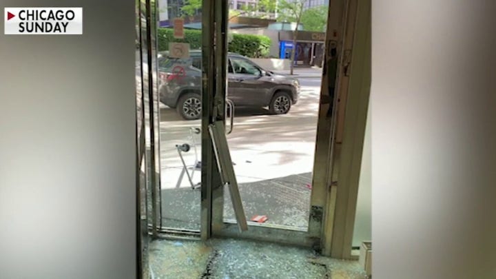 Chicago clothing store forced to remain closed as looters ransack shop