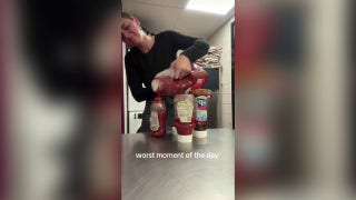 Waitress has negative reaction to filling ketchup bottles - Fox News