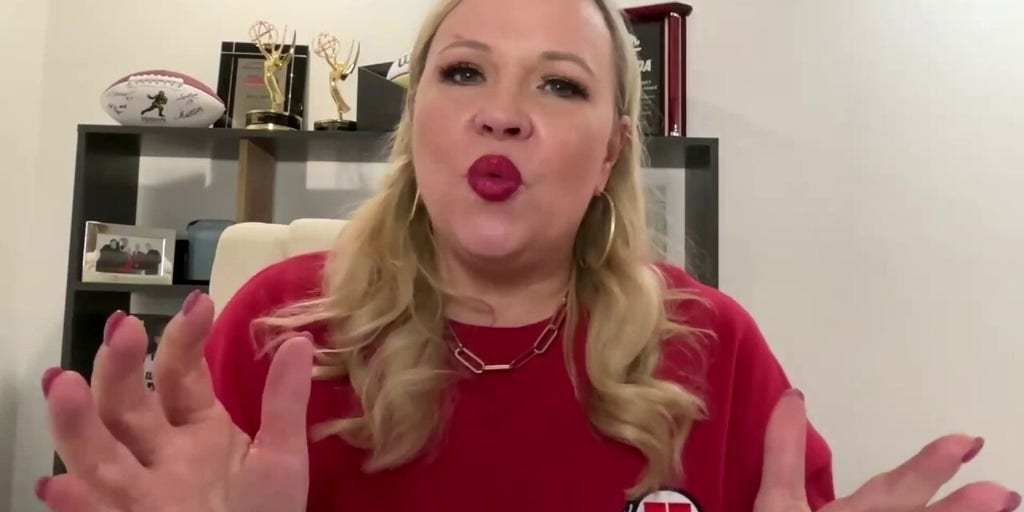 ESPN's Holly Rowe weighs in on women's college hoops maintaining a popularity edge over the men's game this year