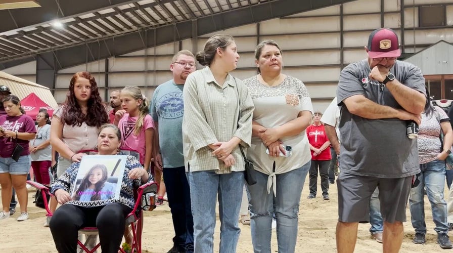 Candlelight vigil held for Uvalde school shooting victims