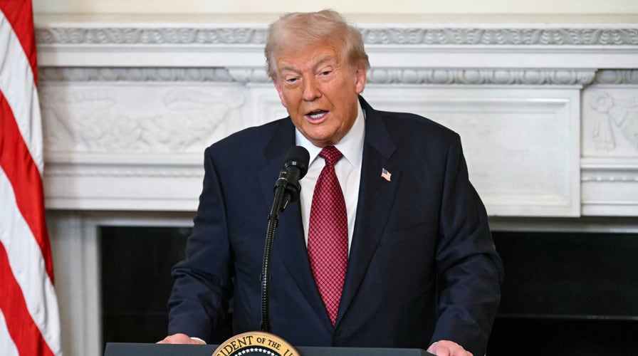  President Trump hosts Wall Street CEOs astatine  White House dinner