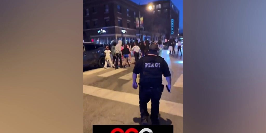 Mob of teens in Chicago cause street chaos