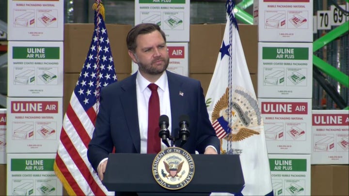 JD Vance Susie Wiles tras el artículo de Vanity Fair y se ríe del calificativo de «teórico de la conspiración».