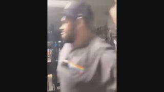 Graphic video: Man at NYC subway station assaults woman with cane - Fox News