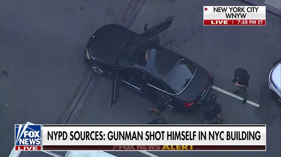 BREAKING: 2 officers among 6 shot inside midtown Manhattan building