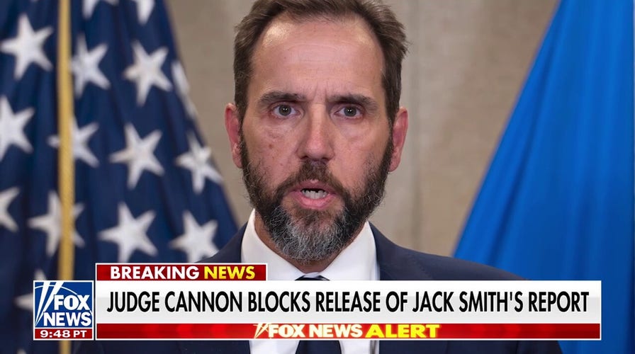 El juez bloquea temporalmente la publicación del informe final de Jack Smith