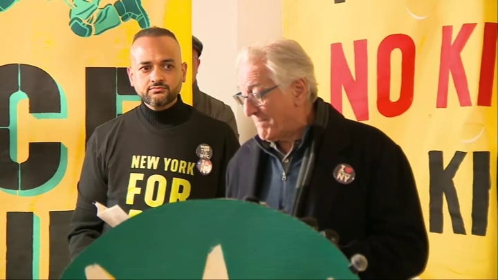 Robert De Niro slams Trump in 'No Kings' speech
