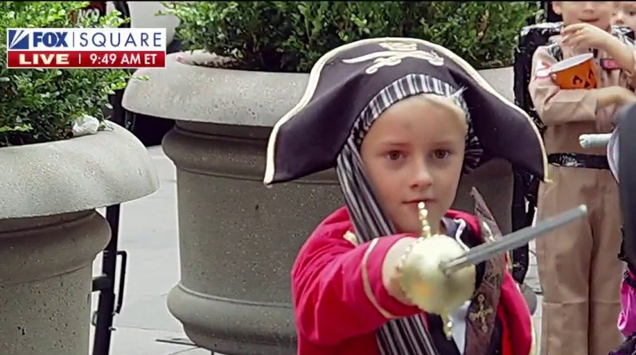 'Fox & Friends Weekend' hosts trick-or-treat Halloween parade