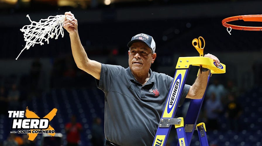 Kelvin Sampson dives into influencing Houston's culture and defensive mentality | The Herd