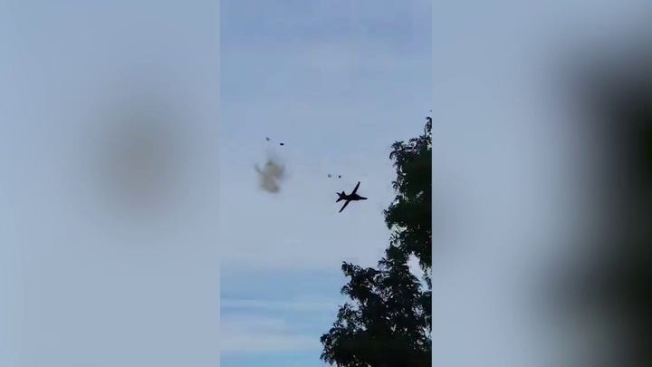 Pilots eject from crashing MiG-23 during airshow: video