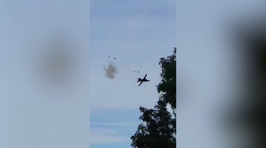 Pilots eject from crashing MiG-23 during airshow: video