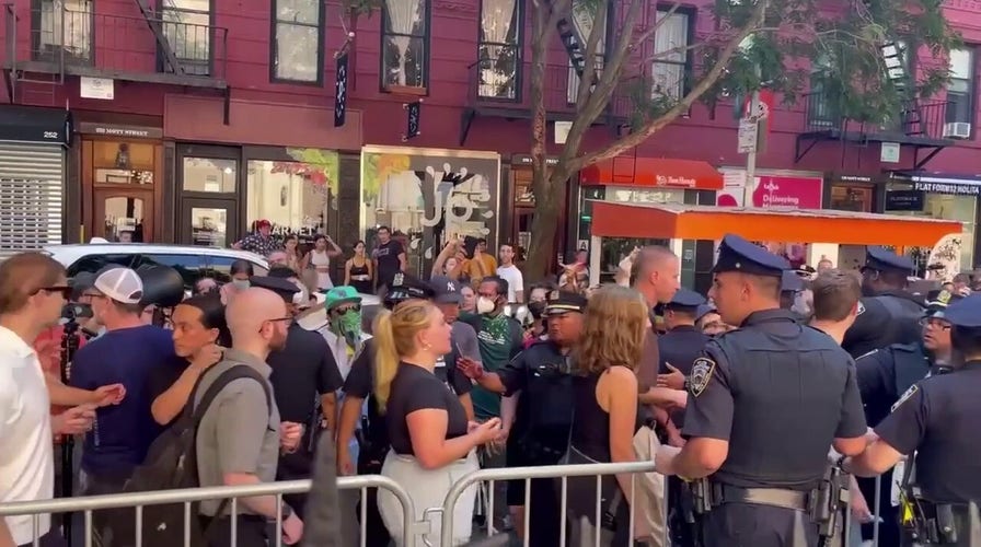 Pro-choice protesters clash with pro-life Catholics in New York City