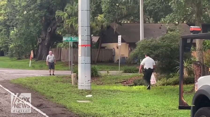 Police officer hand-delivers food to resident after delivery driver forced to turn around