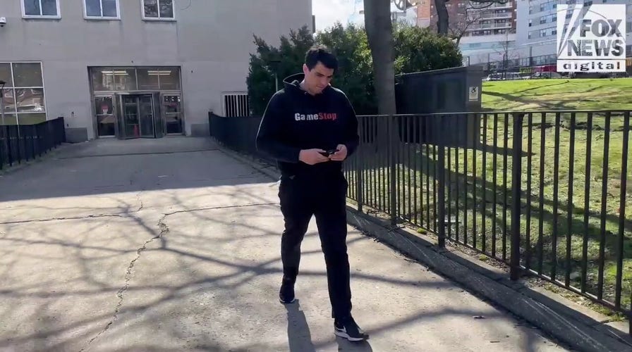 Alleged NYC squatter leaves criminal court after assault charges dismissed