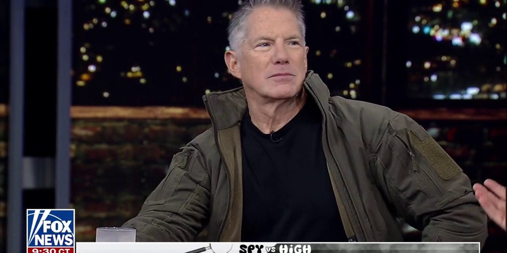 Mike Bakers Stops By 'Fox News Saturday Night' To Play Spy Vs. High | Fox News Video