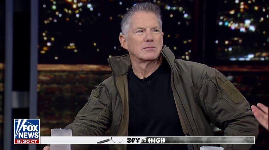 Mike Bakers Stops By 'ӣƵ Saturday Night' To Play Spy Vs. High
