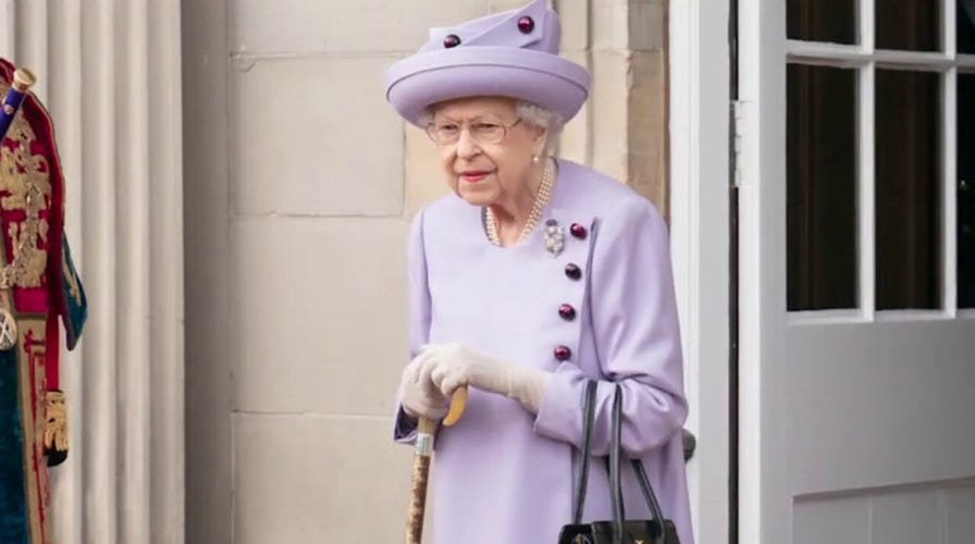 9 Things You Never Knew About Queen Elizabeth's Iconic Launer Purse |  Glamour
