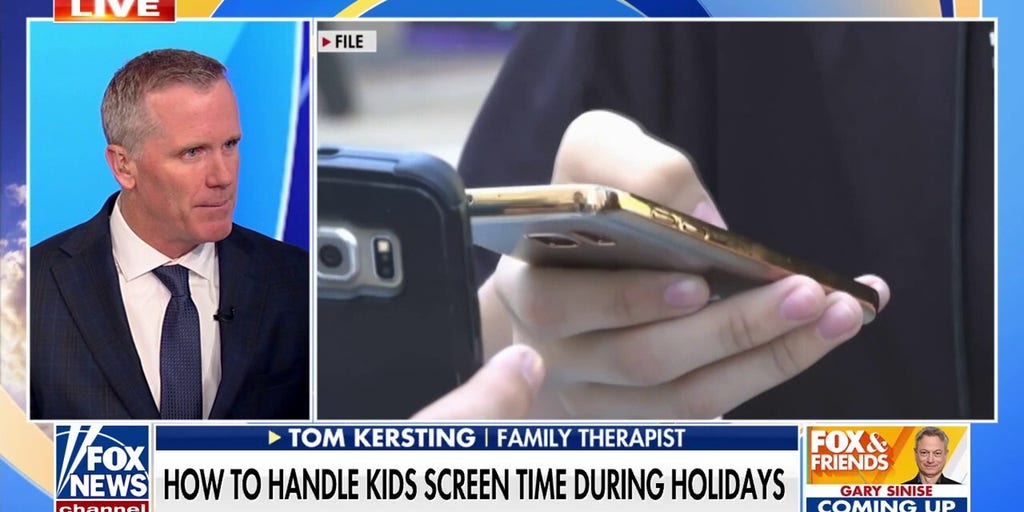 Family therapist shares advice on handling screen time during the holidays