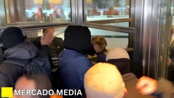 Anti-ICE protesters demonstrate outside Minnesota Federal Courthouse 