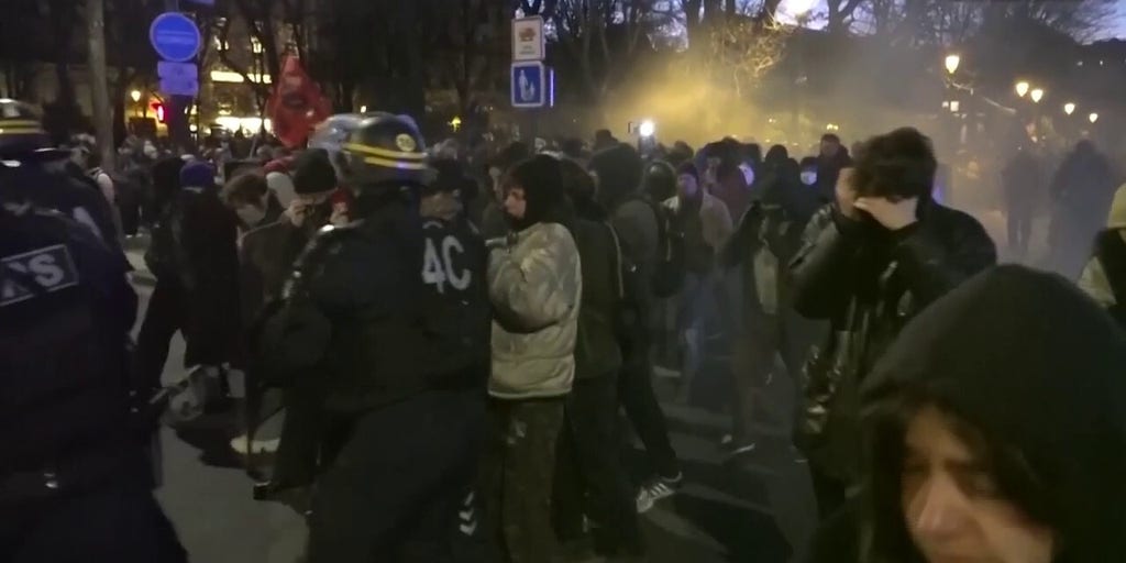 French police evict migrant squatters from Paris theater