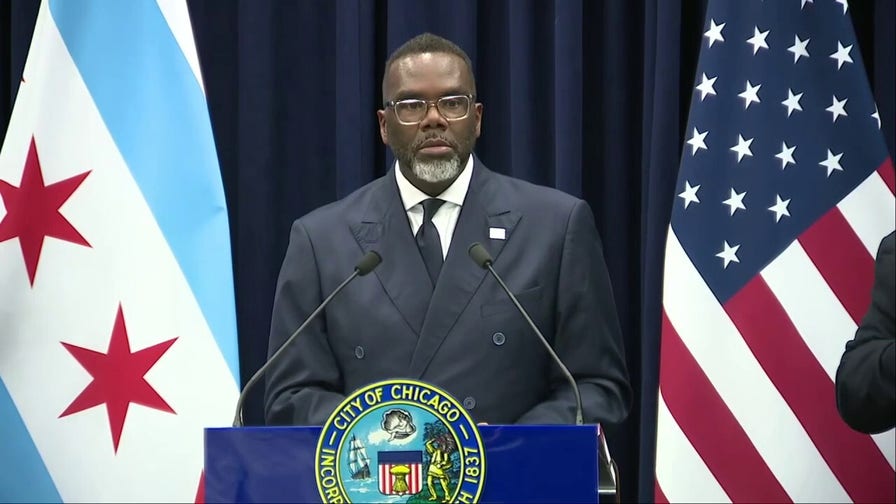 Chicago Mayor claims restaurant industry is 'tied to slavery'