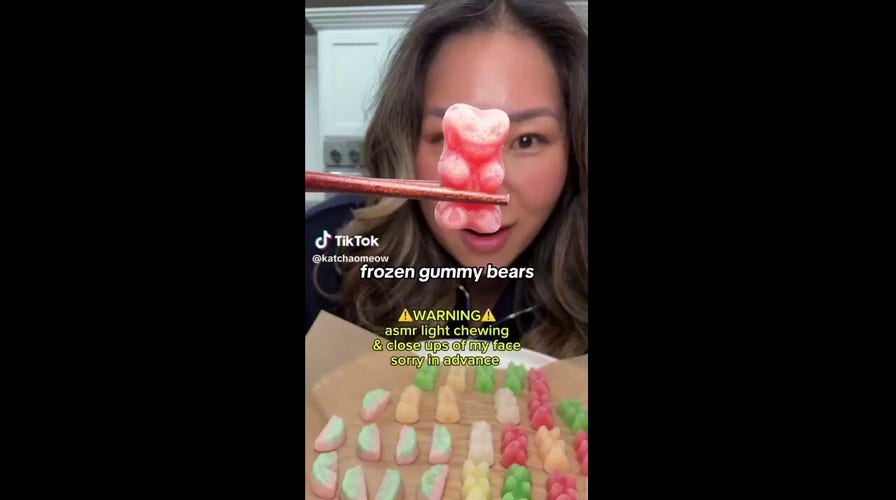 Una tendencia alimentaria viral muestra a gente congelando gominolas durante la noche para crear una textura helada