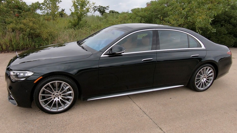 Test drive: The 2021 Mercedes-Benz S-Class with 4-wheel-steering runs circles around the competition