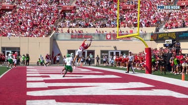 Josh Hoover connects with Charlie Becker for nine-yard TD, extending Indiana's lead over North Texas