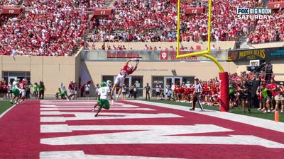 Josh Hoover connects with Charlie Becker for nine-yard TD, extending Indiana's lead over North Texas