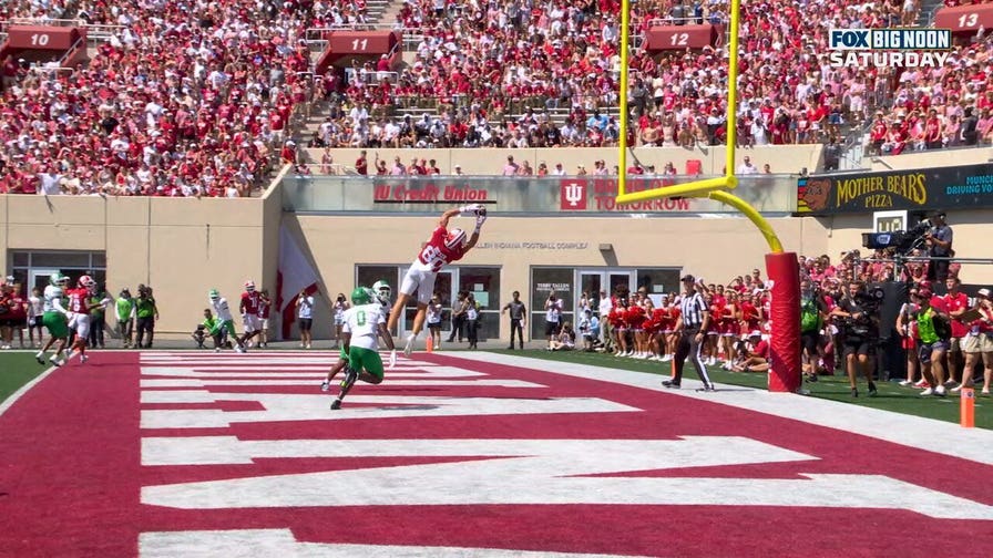 Josh Hoover connects with Charlie Becker for nine-yard TD, extending Indiana's lead over North Texas