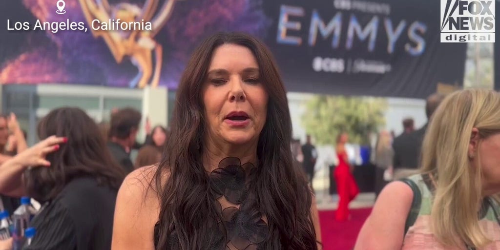 Lauren Graham talks reuniting with her 'Gilmore Girls' co-stars at the 2025 Emmy Awards