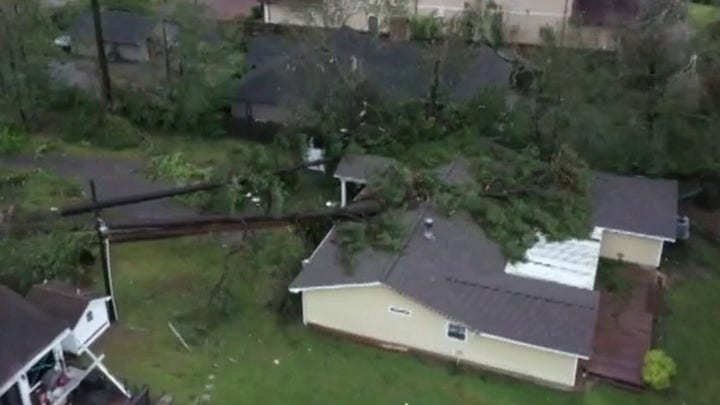 Hurricane Laura knocks out power for hundreds of thousands