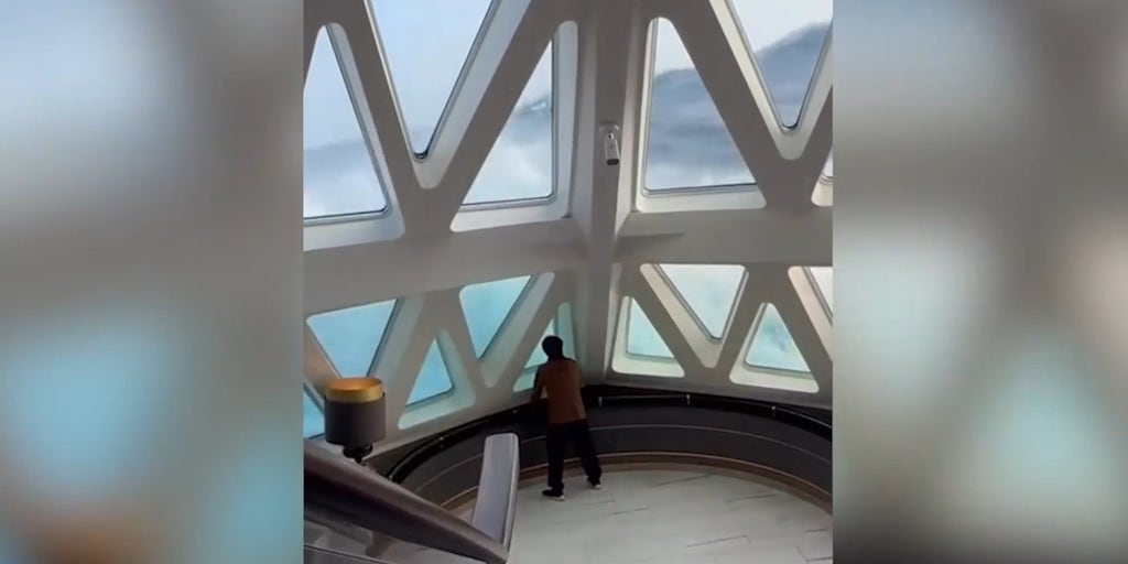 Luxury cruise ship caught in 40-foot waves while sailing through Drake Passage