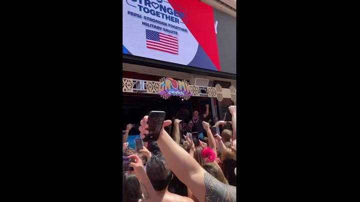 Rob Gronkowski leads 'USA' chants at 'Gronk Beach'