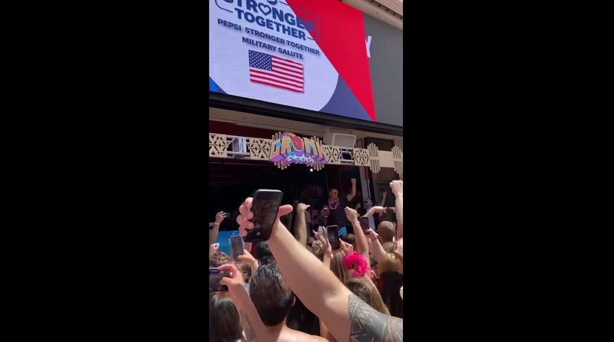 Rob Gronkowski leads 'USA' chants at 'Gronk Beach'