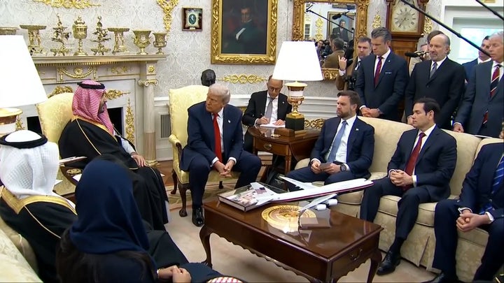 Saudi compromete una inversión de casi un billón de dólares durante su reunión con Trump.