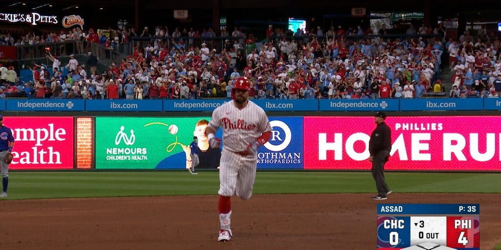 Kyle Schwarber hits second home run, extending Phillies' lead over Cubs