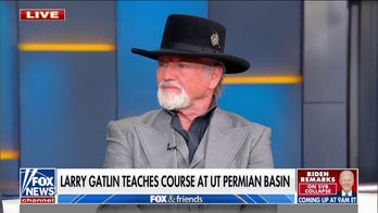 Larry Gatlin teaches college songwriting course