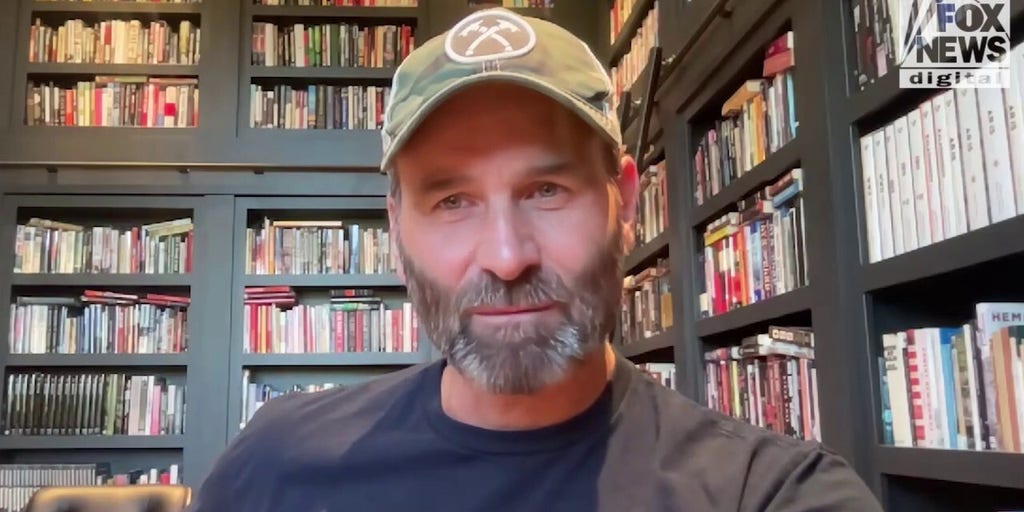 Author praises teachers for helping young readers put down their phones